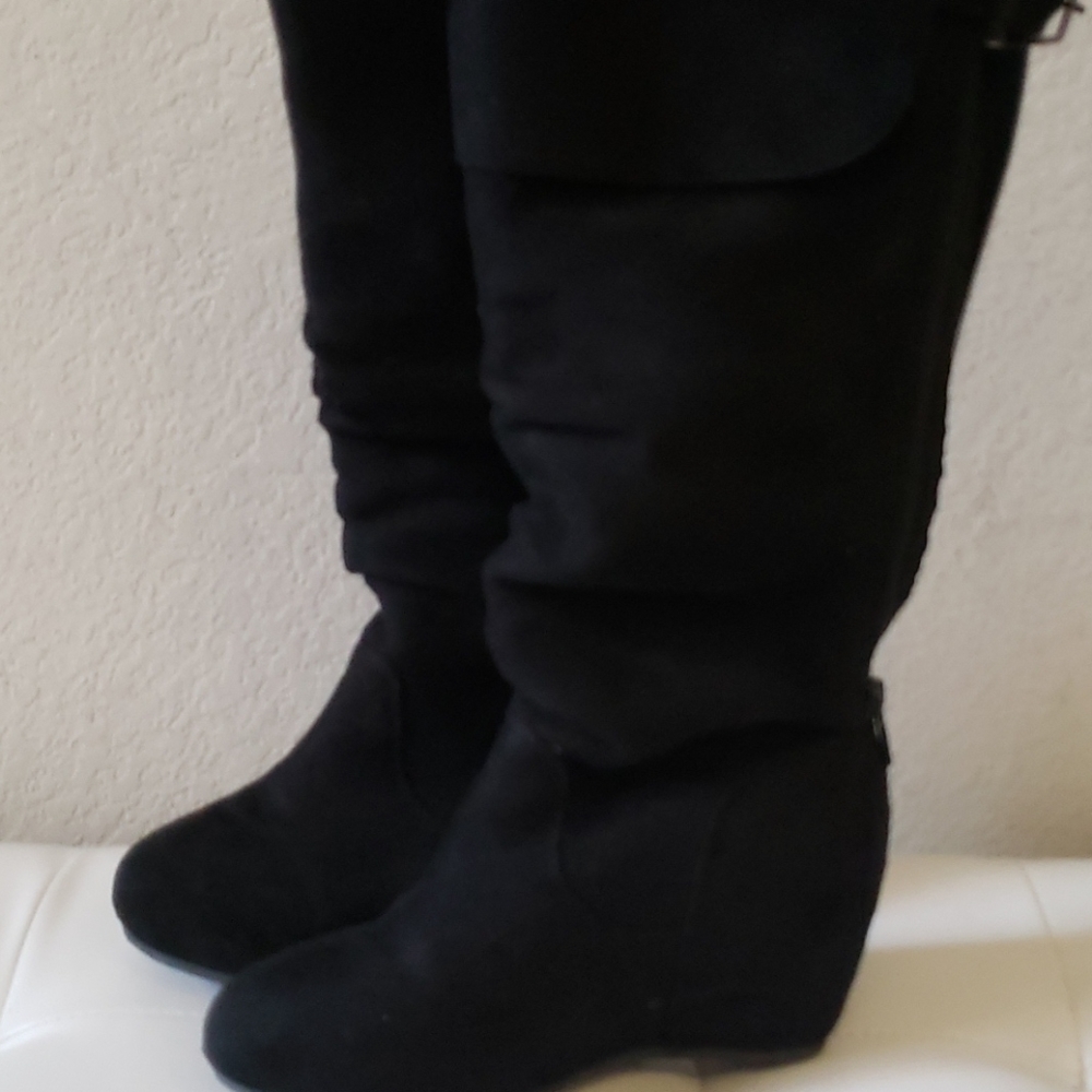 Bundle of girl's boots